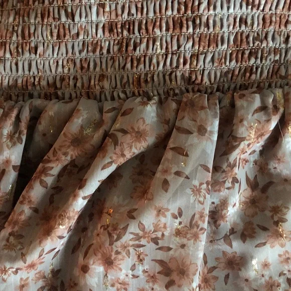 Dress up size large Floral Smocked top - Picture 2 of 4